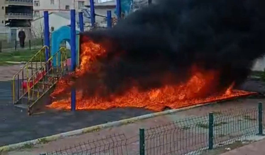 IĞDIR’DA ÇOCUK PARKINDA YANGIN PANİĞİ