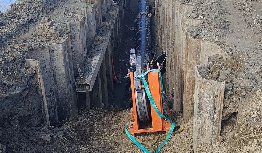 Mavi Kanal Pis Sudan Arındırılıyor