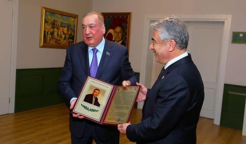 Milletvekili Cantürk Alagöz’e “Fahri Aksakallı” Madalyası Verildi