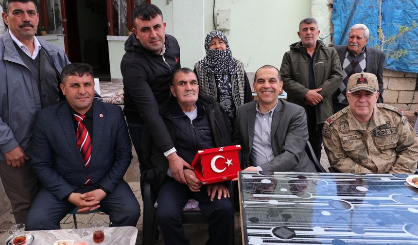 Vali Taşolar’dan Güvenlik Korucusu Saim Pamir’e Vefa Ziyareti