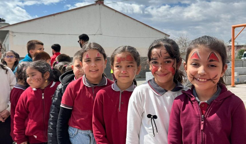 “Merkezim Her Yerde” Projesiyle Karakoyunlu’da Minik Yüzler Güldü