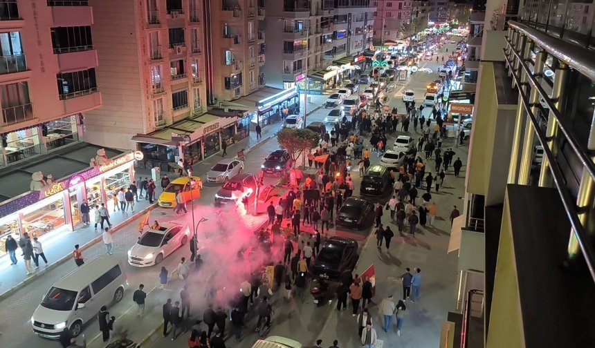 Iğdır’da Şampiyonluk Coşkusu: Galatasaray Taraftarı Sokaklara Döküldü!