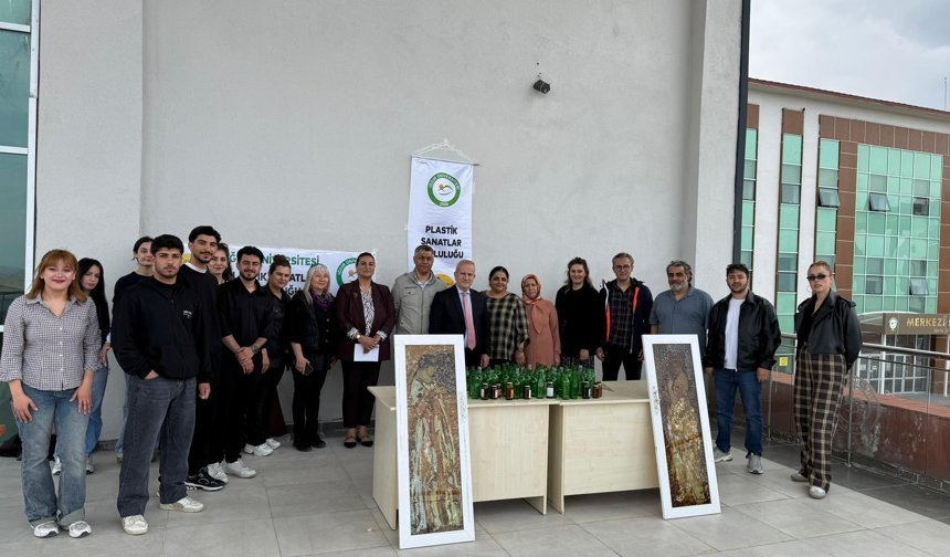 Iğdır Üniversitesinde “Camdan Sanata” Workshop Etkinliği ve Sergisi Düzenlendi