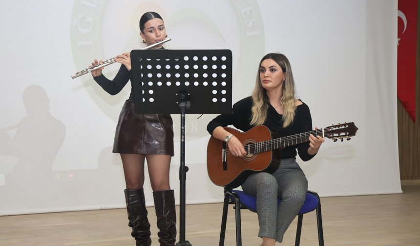 Iğdır Üniversitesinde “Veteriner Sağlık Alanında Saha, Bilim ve Kariyer Perspektifleri” Paneli Düzenlendi