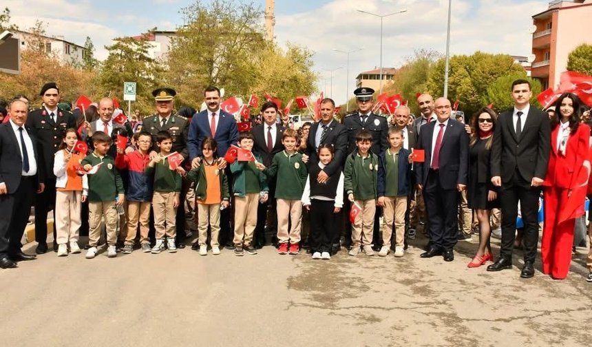 Sınırda 23 Nisan Coşkusu