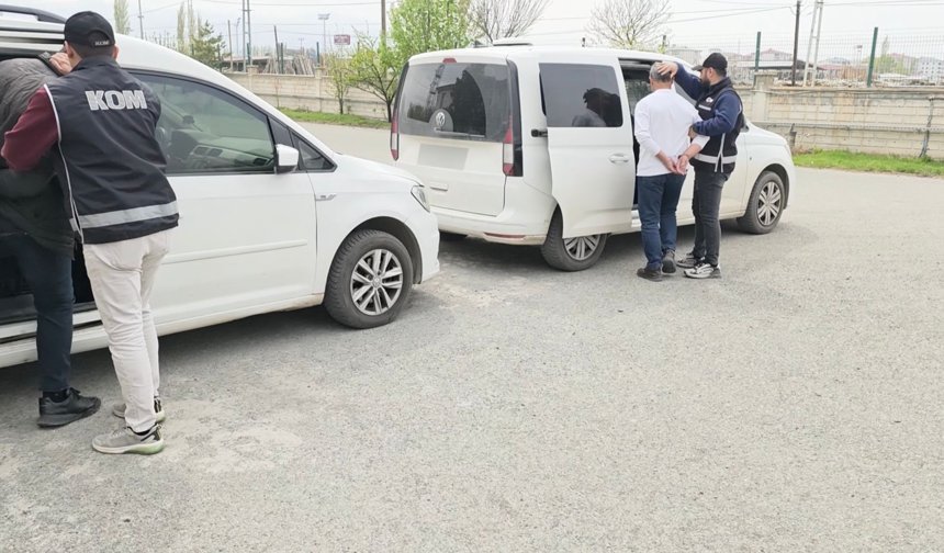Iğdır’da Kuyumculara Sahte Altın Satmak İsteyen Şahıslar Yakalandı