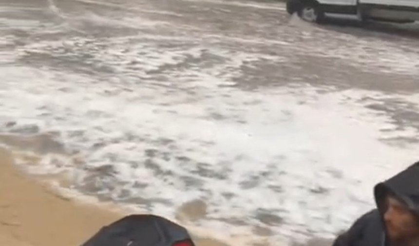 Adana'da dolu, sağanak ve hortum hayatı felç etti