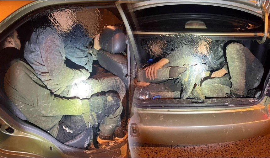 Bagajı dahi göçmenle dolduran 4 araç sürücüsüne 601 bin TL ceza uygulandı