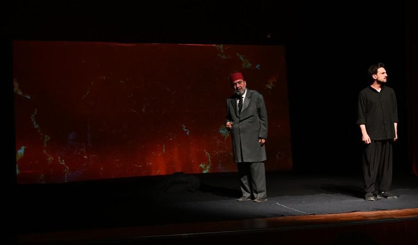 'Firavunla Yüz Yüze' oyunu tiyatro severlerle buluştu