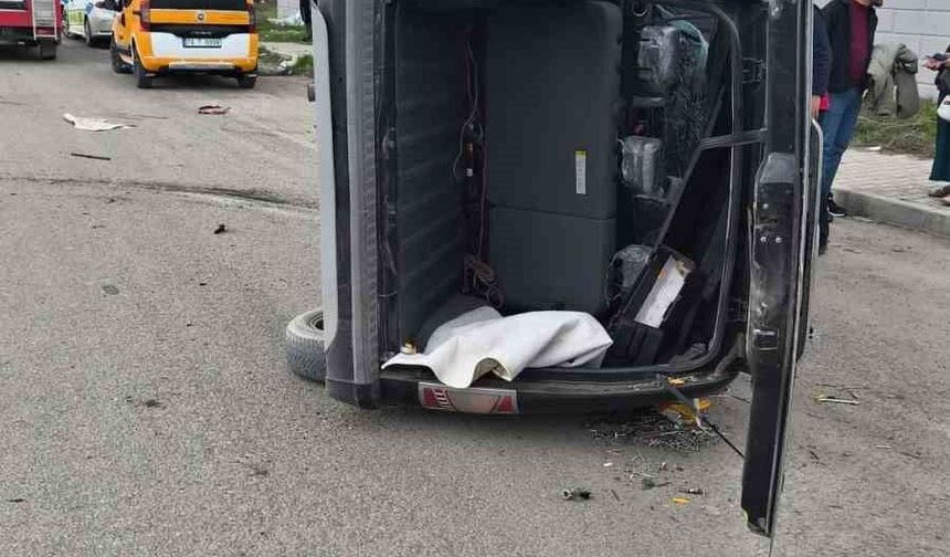 Iğdır'da kaza: Araç takla attı, 2 kişi yaralandı