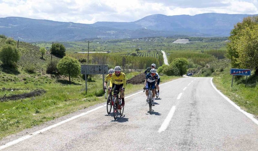 Mersin'de 120 sporcu 126 kilometrelik etapta yarıştı