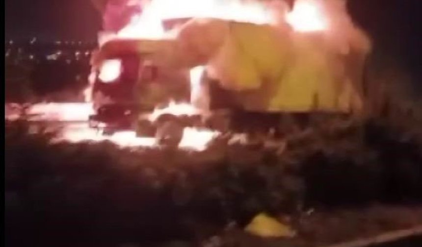 Seyir halindeki tır alev topuna döndü