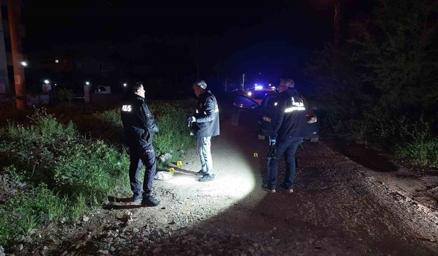 Telefon alışverişinden kalan 24 bin TL alacaklarını almaya giden kardeşler mermilerin hedefi oldu