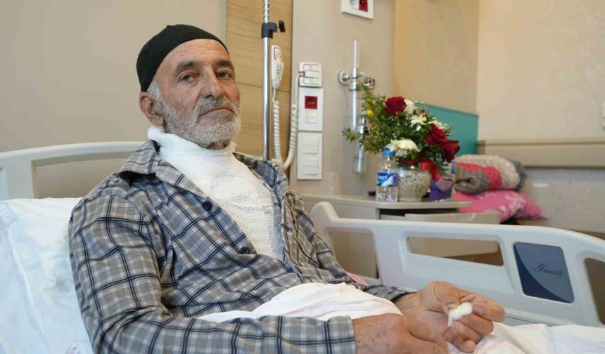 Yaşlı adamın 'tamir' inadı kötü bitti: Borudan fışkıran suyla hastanelik oldu