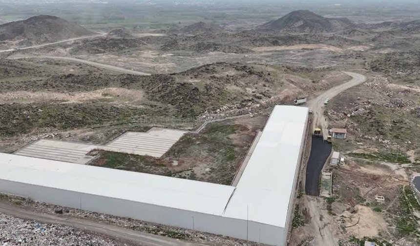 Atık Depo Yoluna Sıcak Asfalt