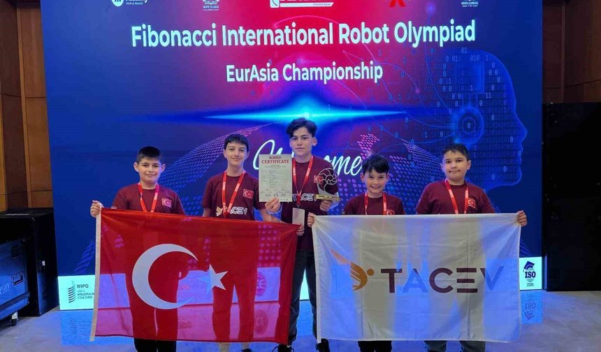 Fibonacci Uluslararası Robot Olimpiyatları'nda ilk 3'e girmek için mücadele ettiler