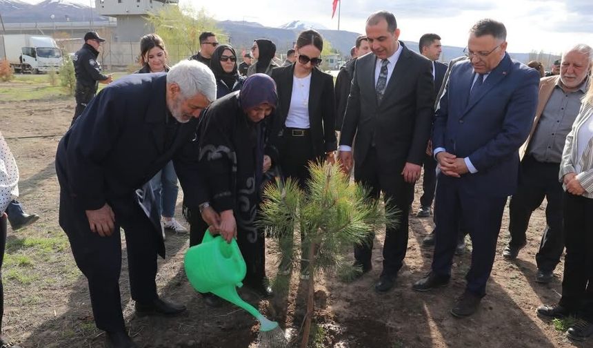 Polis Haftası’nda Hatıra Ormanına Fidan Dikildi