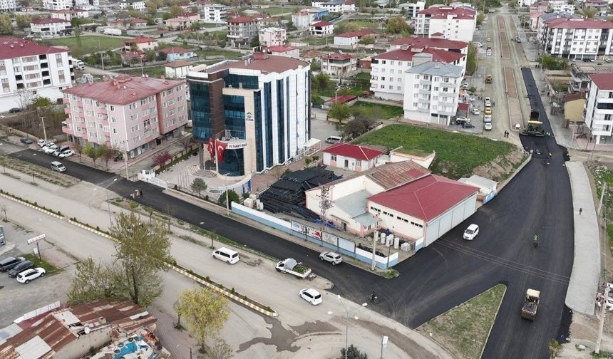 Iğdır Belediyesi Yolları Asfaltlıyor