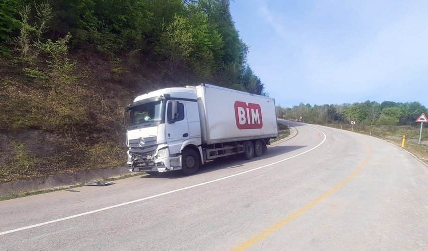 Kamyon başka bir kamyona çarptı: 1 yaralı
