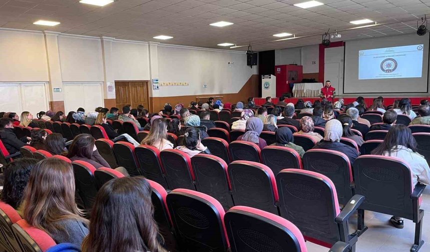 Kars'ta 442 öğretmene terörle mücadele farkındalık eğitimi