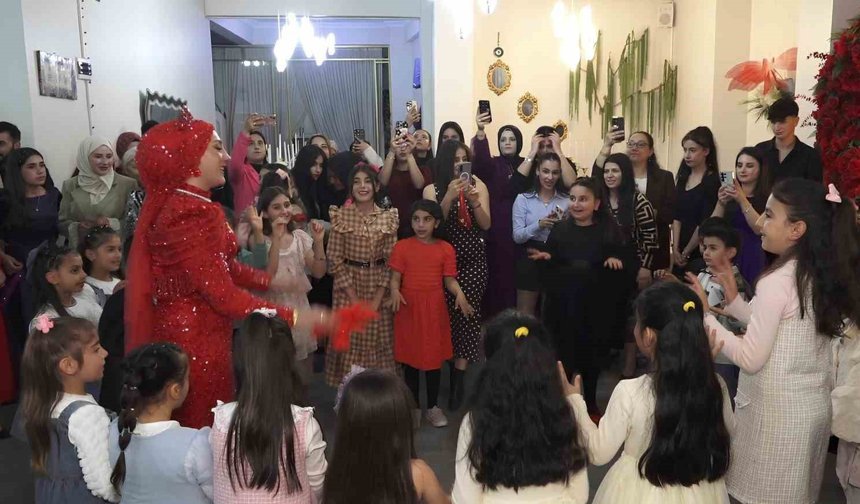 Öğretmen kına gecesinde öğrencileriyle son kez oyun oynadı