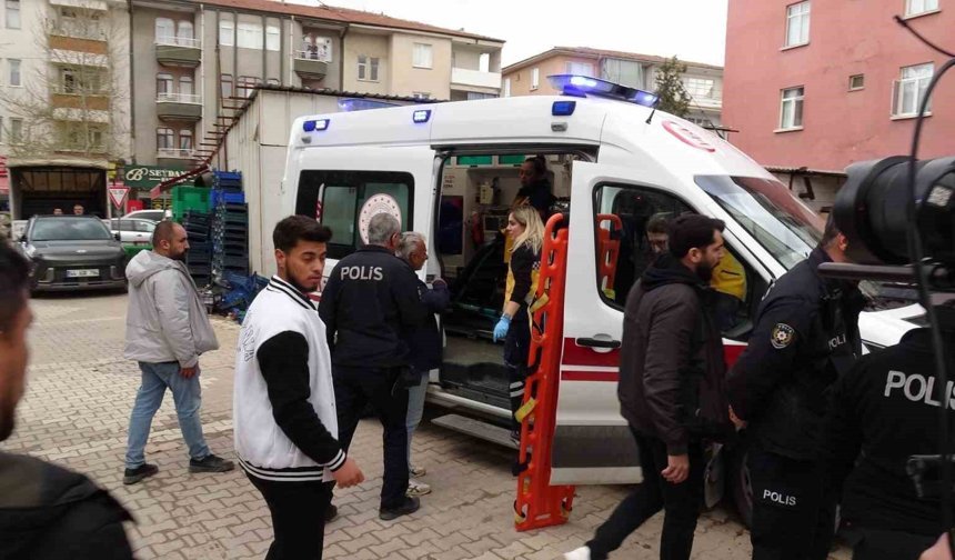 Parasını alamayınca eylem için inşaata çıkan işçiyi polis ikna etti