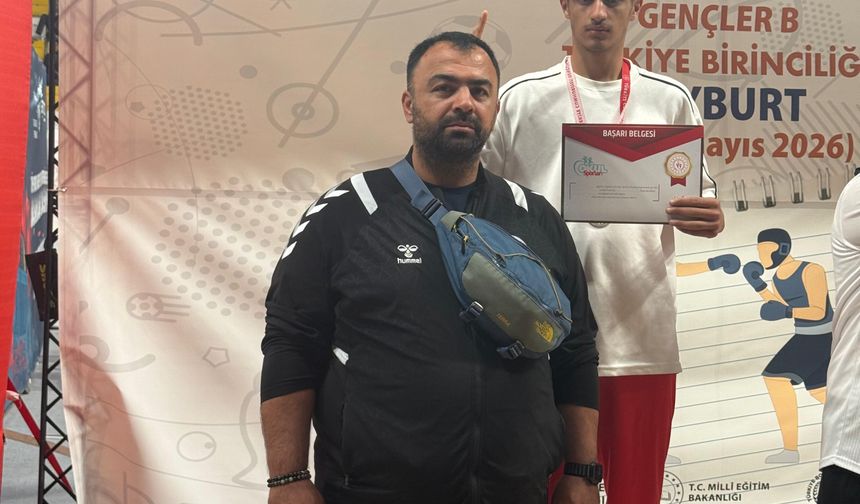 IĞDIRLI BOKSÖR YUNUS EMRE DİLAVER TÜRKİYE İKİNCİSİ OLDU!