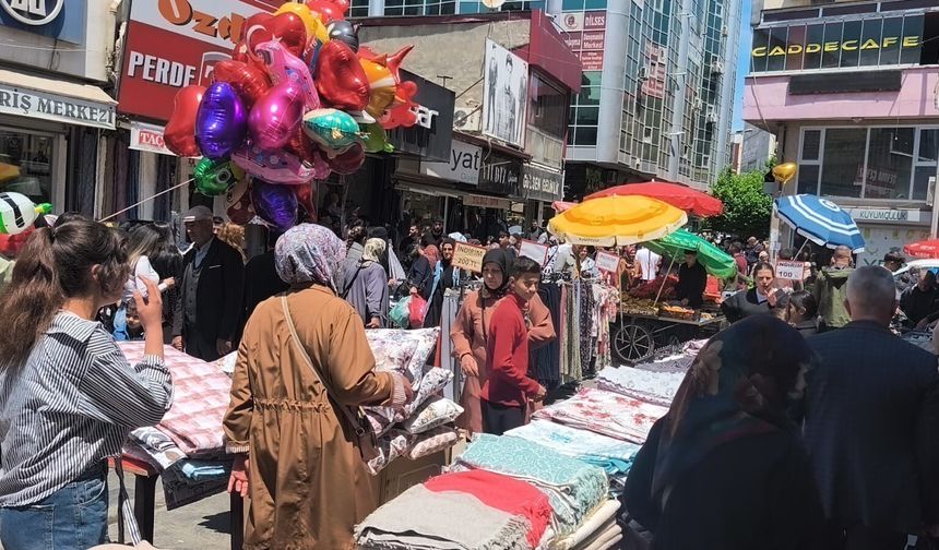 IĞDIR’DA KURBAN BAYRAMI BEREKETİ: CADDE VE SOKAKLAR DOLDU TAŞTI
