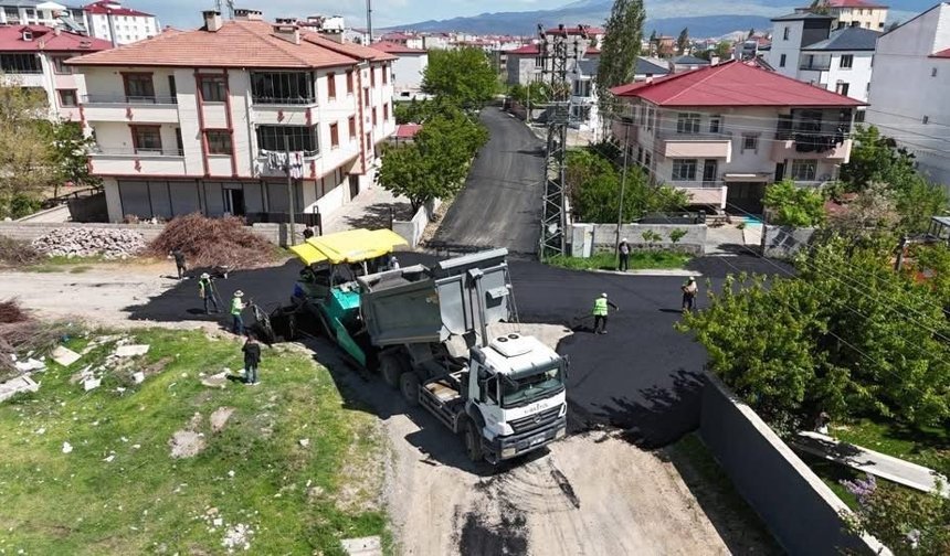 Emek Mahallesi’nde Asfalt Seferberliği