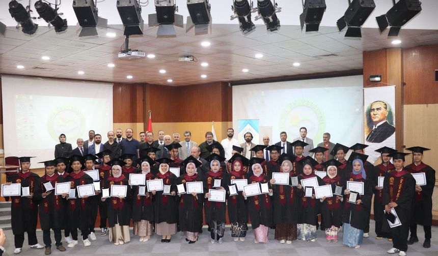 Iğdır Üniversitesi İlahiyat Fakültesi'nde Mezuniyet Gururu