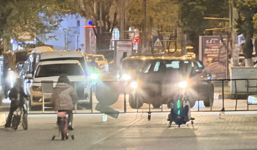 Iğdır'da Bahar Mesaisi: Vali Yolu Araç Trafiğine Kapatıldı!