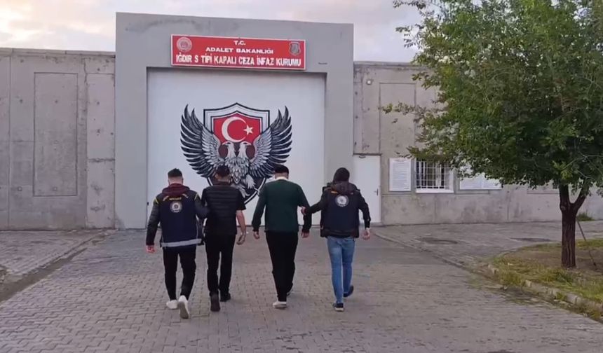 Dilucu Sınır Kapısı'nda Yakalanan 2 İnsan Ticareti Firarisi Tutuklandı