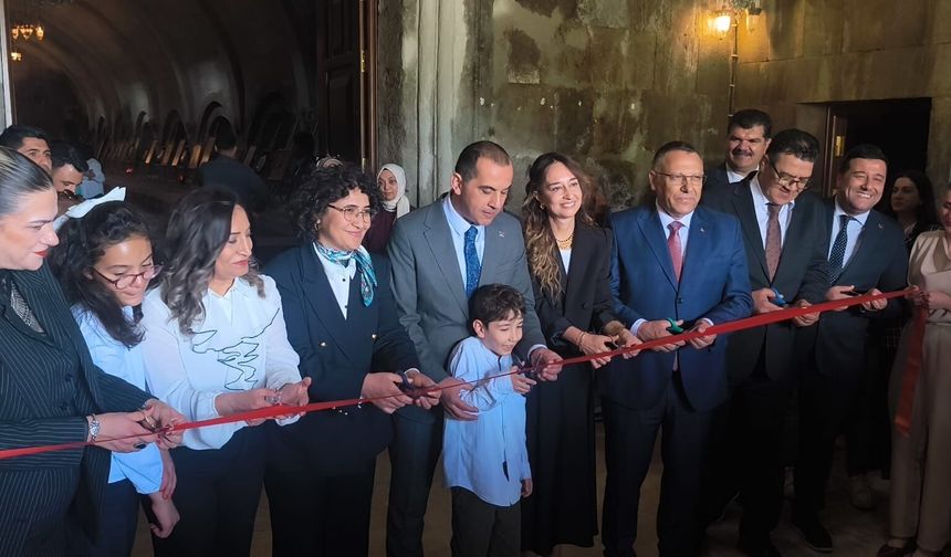 Tarihi Ejder Kervansarayı’nda “Nakş-ı Saray” Sergisi Açıldı
