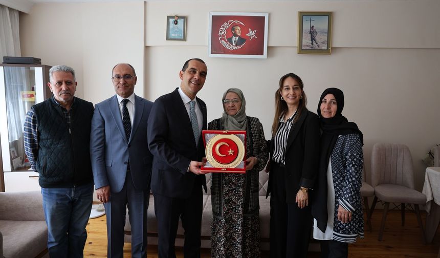 Vali Taşolar ve Eşinden Şehit Annelerine Vefa Ziyareti
