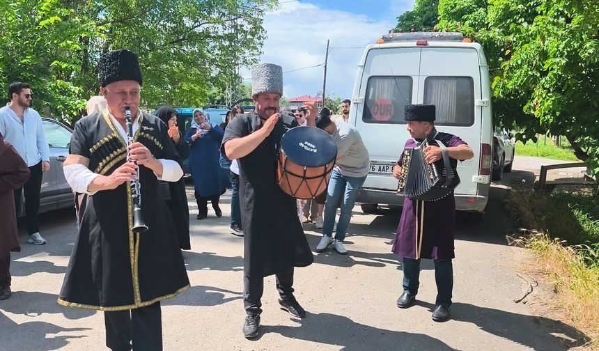 Iğdır’da Nişanlı Kızlara Koçlar Gönderildi