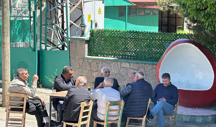 IĞDIR’DA YAĞMURUN ARDINDAN GÜNEŞLİ HAVADA ÇAY KEYFİ