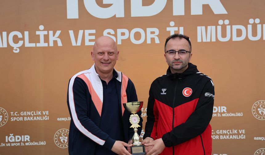 Iğdır’da 19 Mayıs Tenis Turnuvası Şampiyonları Belli Oldu
