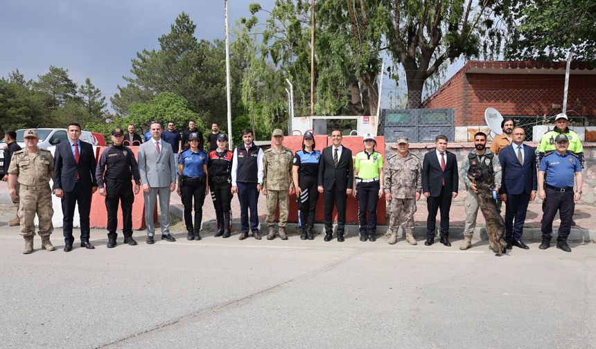 IĞDIR’DA RESMİ BAYRAMLAŞMA: VALİ TAŞOLAR GÜVENLİK GÜÇLERİNİ ALANDA ZİYARET ETTİ