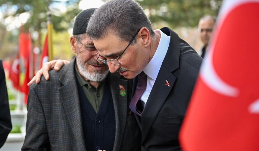 Arefe günü şehitlerin kabri ziyaret edildi