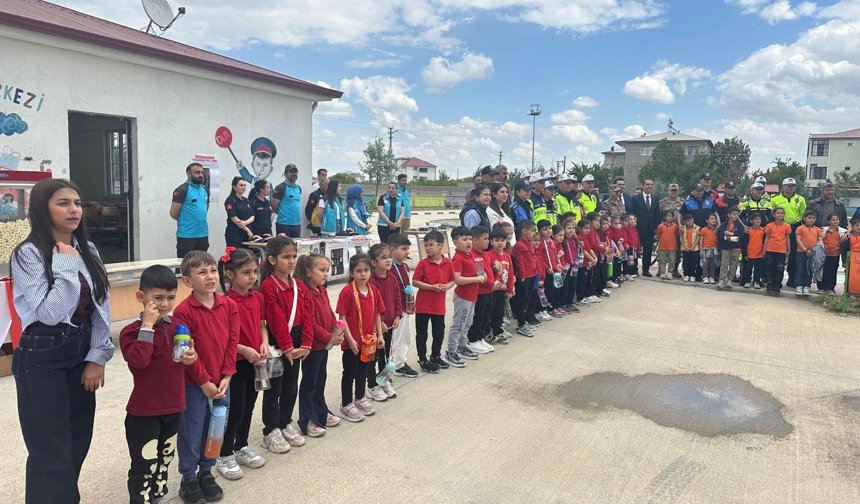 Iğdır'da Miniklere Hayati Ders: Trafik Haftası Coşkuyla Kutlandı!