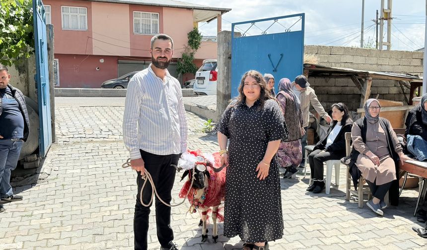Nişanlı kızlara koç gönderildi