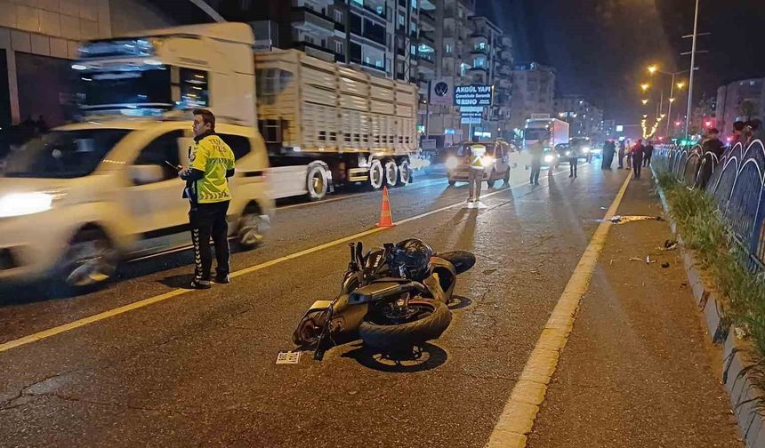 Batman'da motosikletin çarptığı yaya ile sürücü hayatını kaybetti