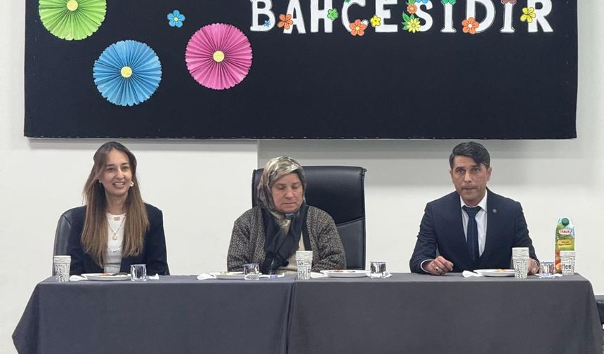 Şehit Piyade Er Erdem Yüce İlkokulu’nda Anlamlı Anneler Günü Programı