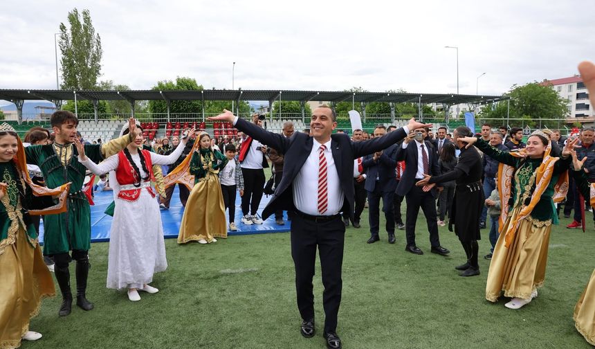 Iğdır Valisi Kafkas Folklörü Oynadı, Halay Çekti