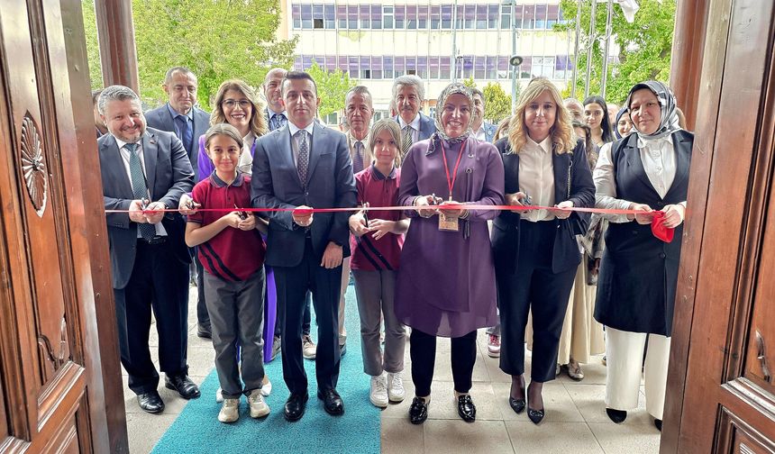 Öğr. Gör. Dr. Elçin Telli Çankırı’da Uluslararası Müzeler Günü etkinlikleri kapsamında anlamlı bir sanat buluşması gerçekleştirildi.