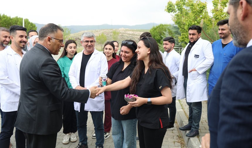 Rektör Gürel, Nahçıvanlı Stajyer Öğrencilerle Bir Araya Geldi