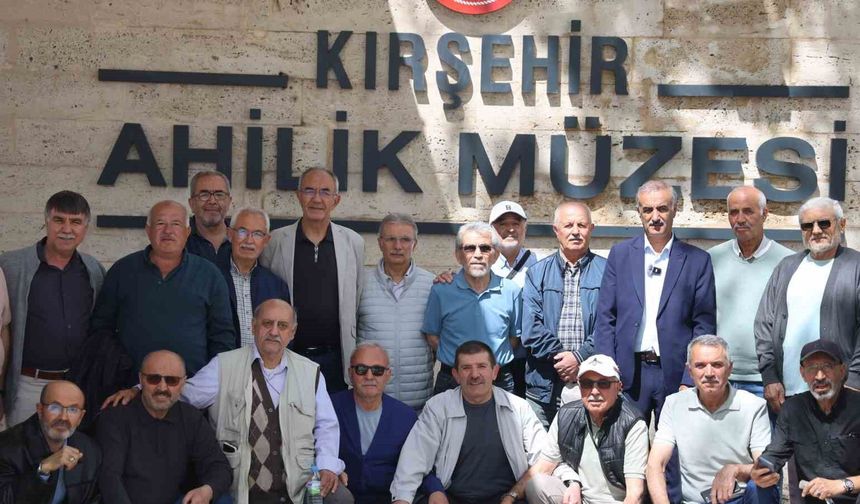 ERÜ İlahiyat Fakültesi 1985 mezunları Kırşehir'de buluştu