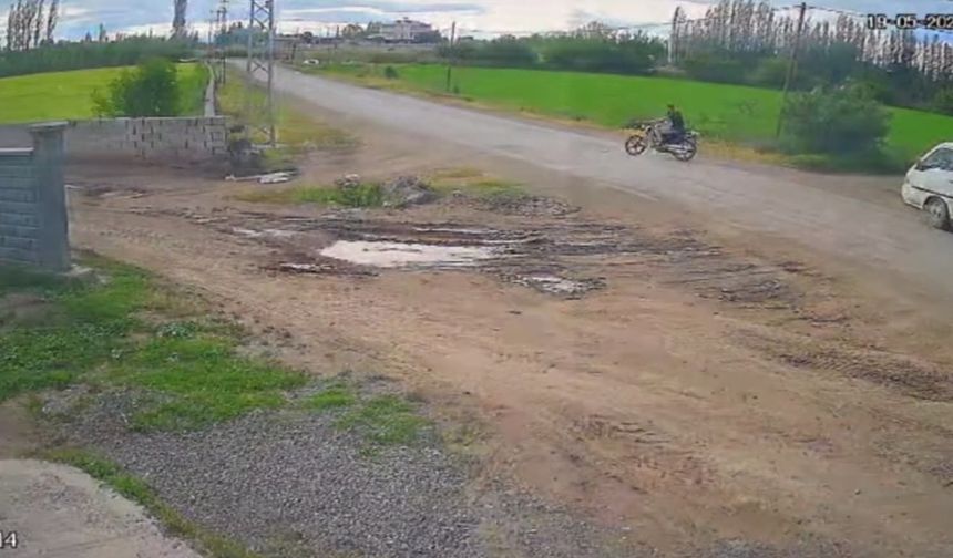 Iğdır Karakoyunlu İlçesi'nde Motosiklet Kazası: Elektrik Direğine Çarpan Sürücü Yaralandı
