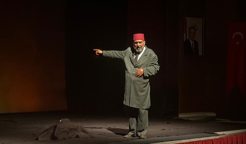 “Firavunla Yüz Yüze” Tiyatro Oyunu Iğdır’da Sahnelendi
