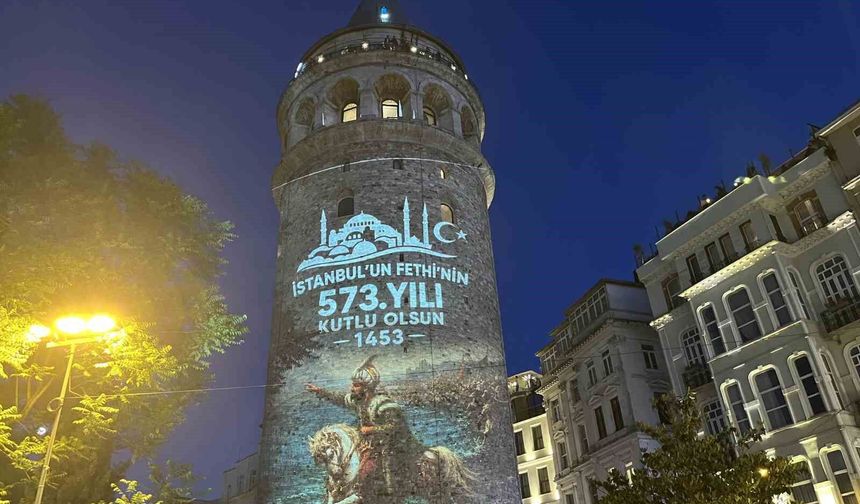 Galata Kulesi'nde İstanbul'un fethinin 573. yıl dönümü ışık gösterisi